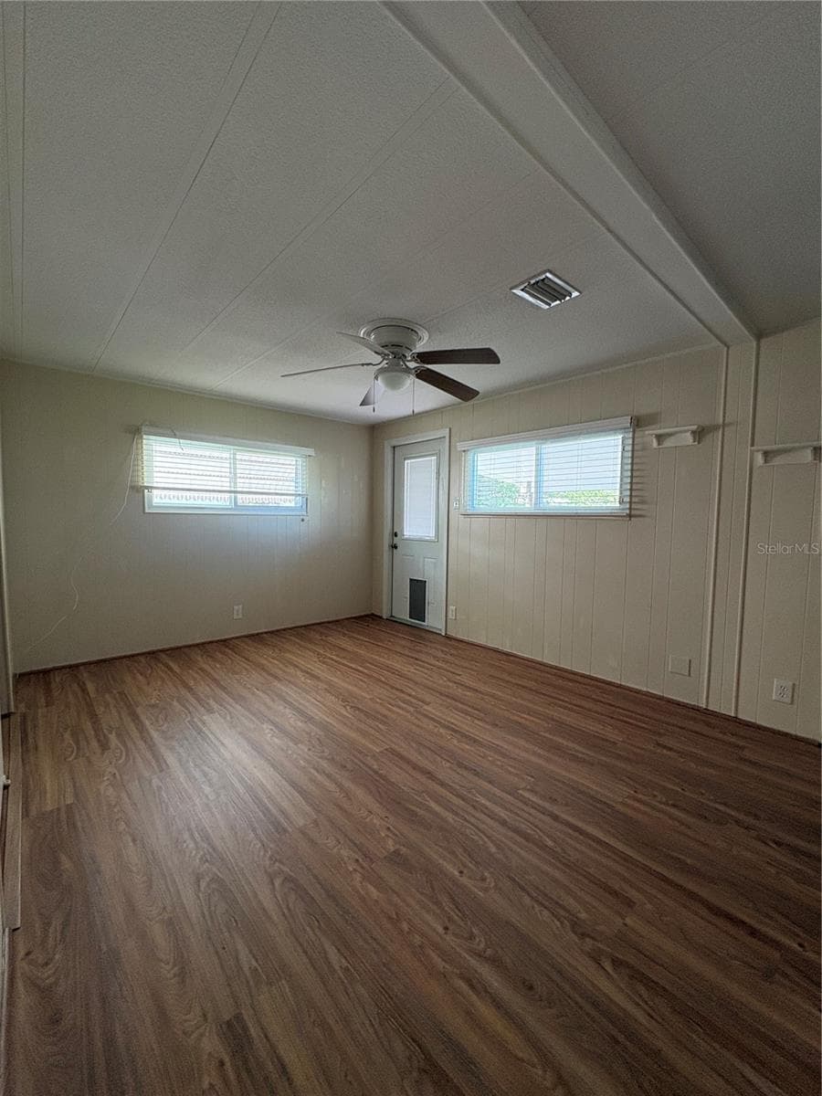 Primary bedroom/rear entry/exit to back porch - 7507 DINSMORE ST, BROOKSVILLE