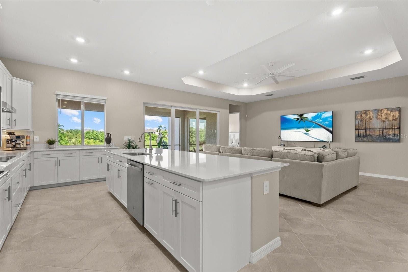Single Family Residence at 17602 SANTORINI CT, VENICE, photo 12 of 63