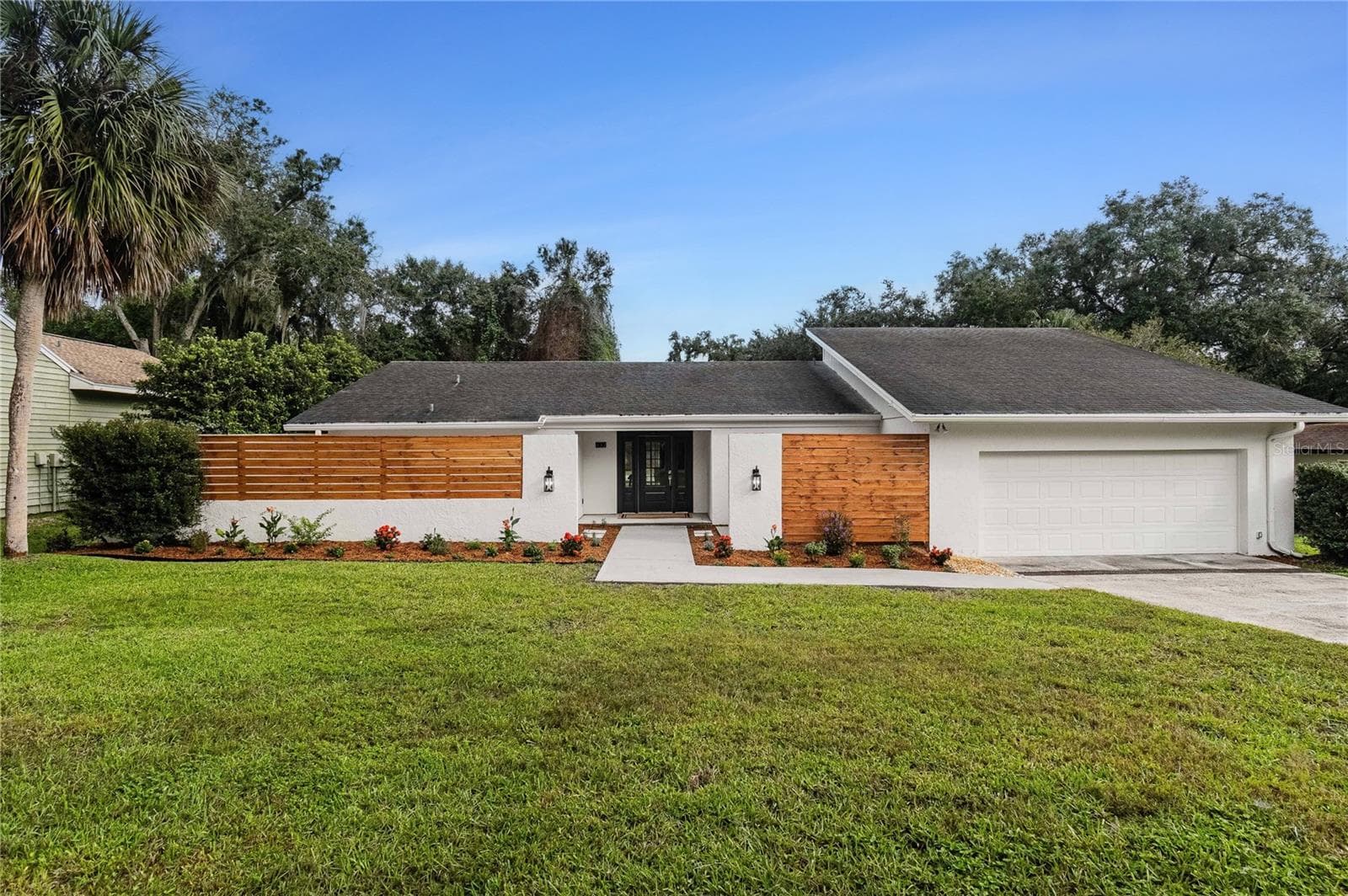 Single Family Residence at 832 BROOKWOOD DR, LAKELAND, photo 2 of 39