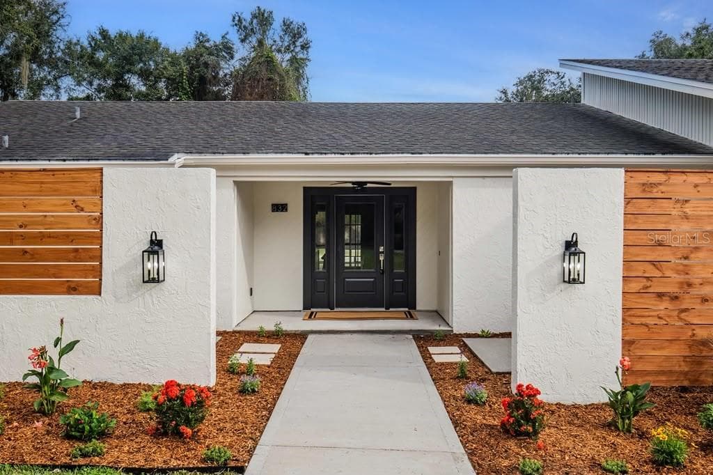 Single Family Residence at 832 BROOKWOOD DR, LAKELAND, photo 4 of 39