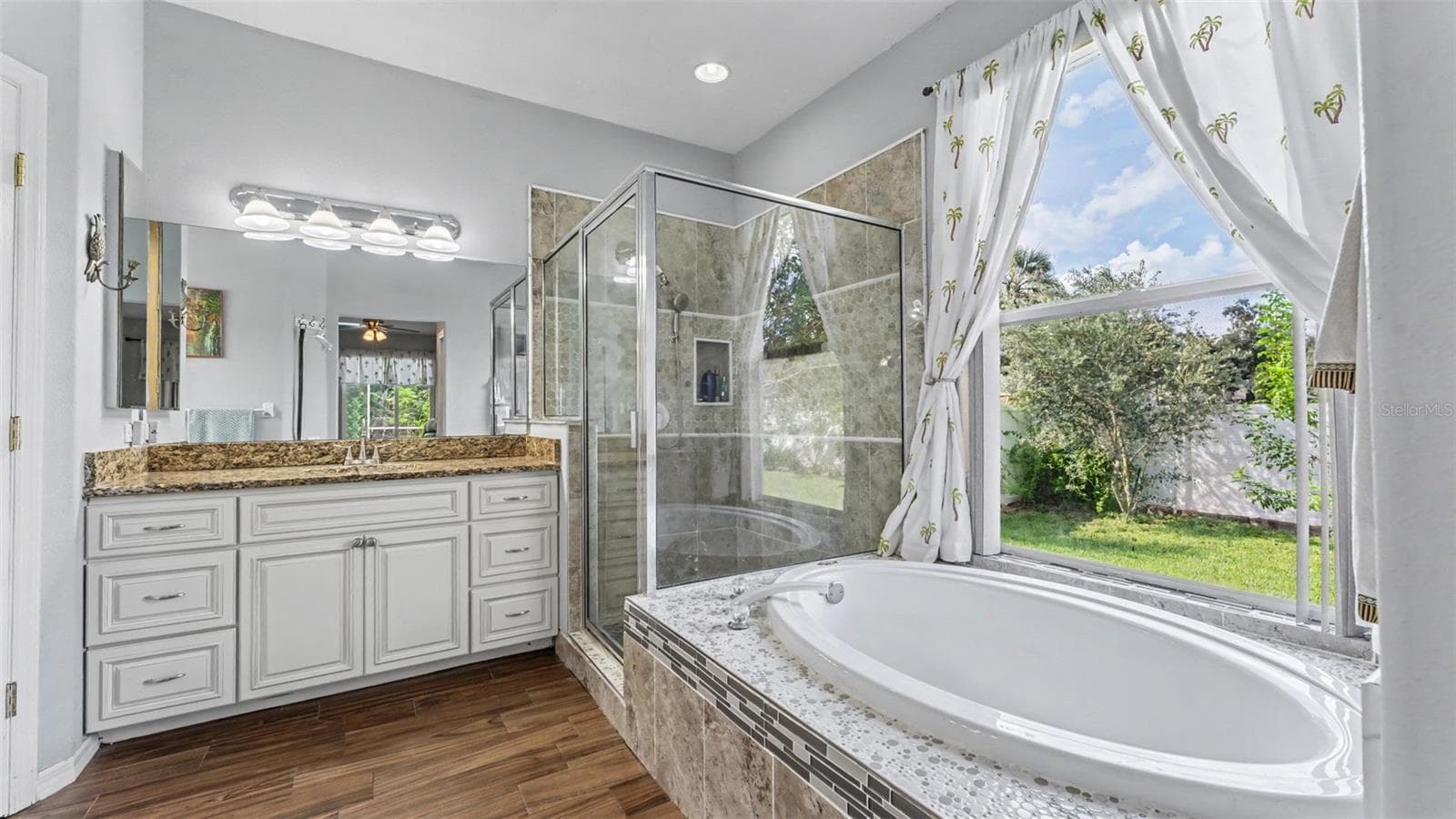Beautiful remodeled ensuite bathroom with soaking tub, walk-in shower, double vanities, and private toilet room - 6626 ROYAL FOREST DR, LAKELAND