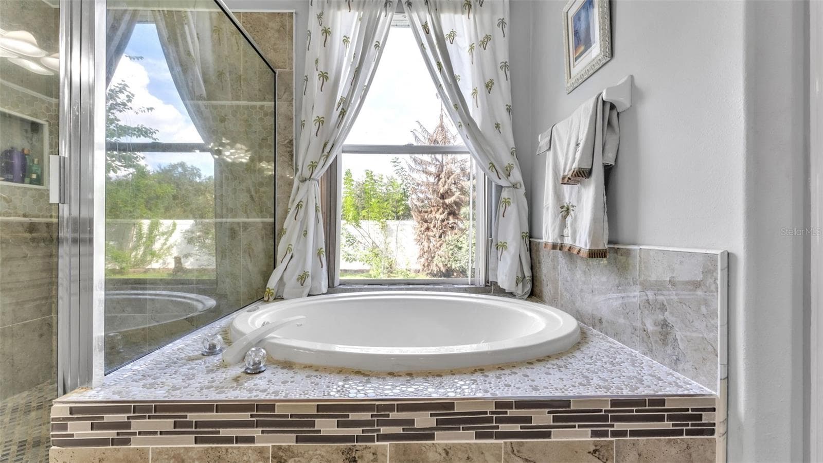 Beautiful remodeled ensuite bathroom with soaking tub, walk-in shower, double vanities, and private toilet room - 6626 ROYAL FOREST DR, LAKELAND