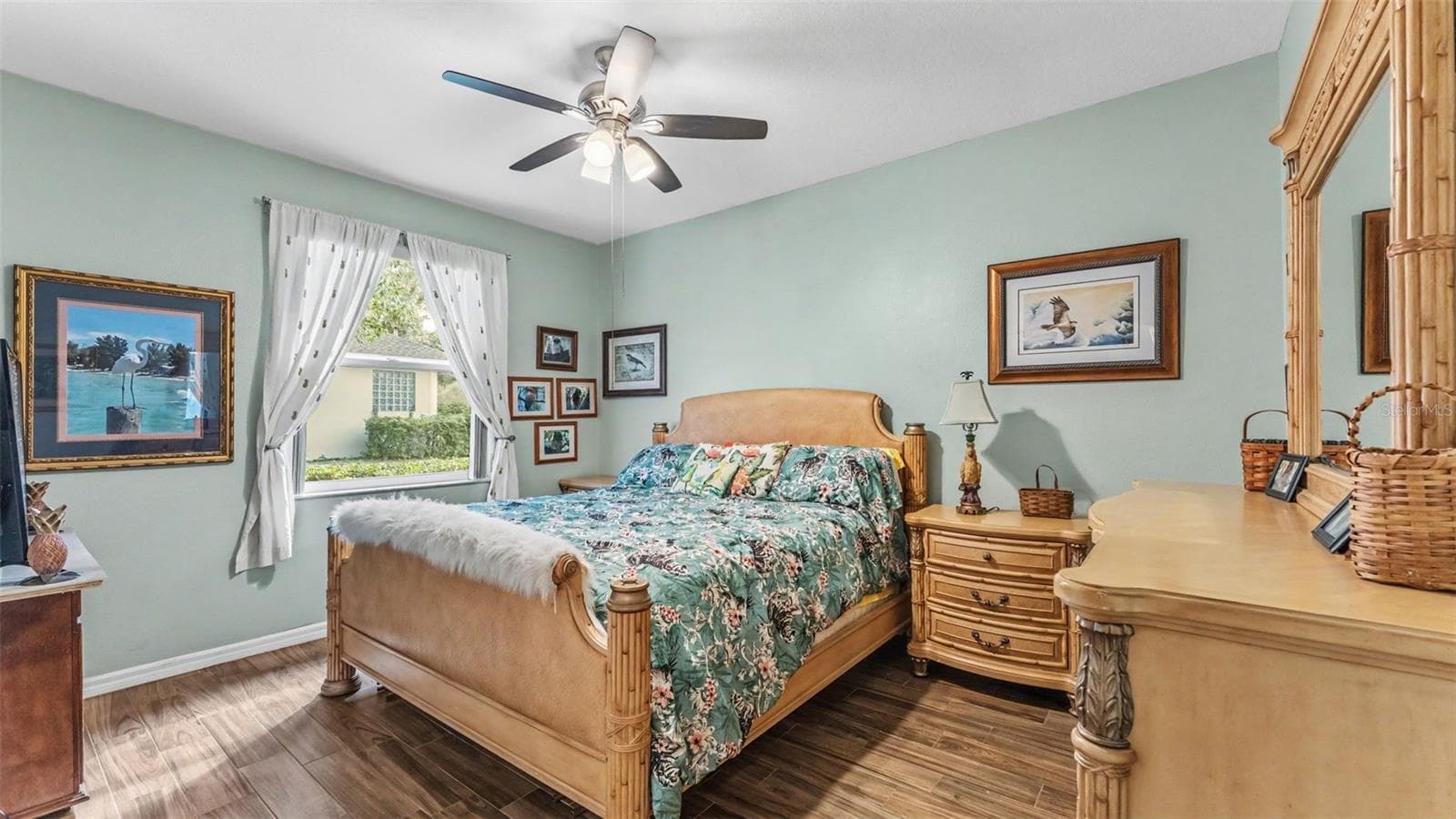 spacious 3rd bedroom - plenty of room for king bed and lots of furniture - 6626 ROYAL FOREST DR, LAKELAND