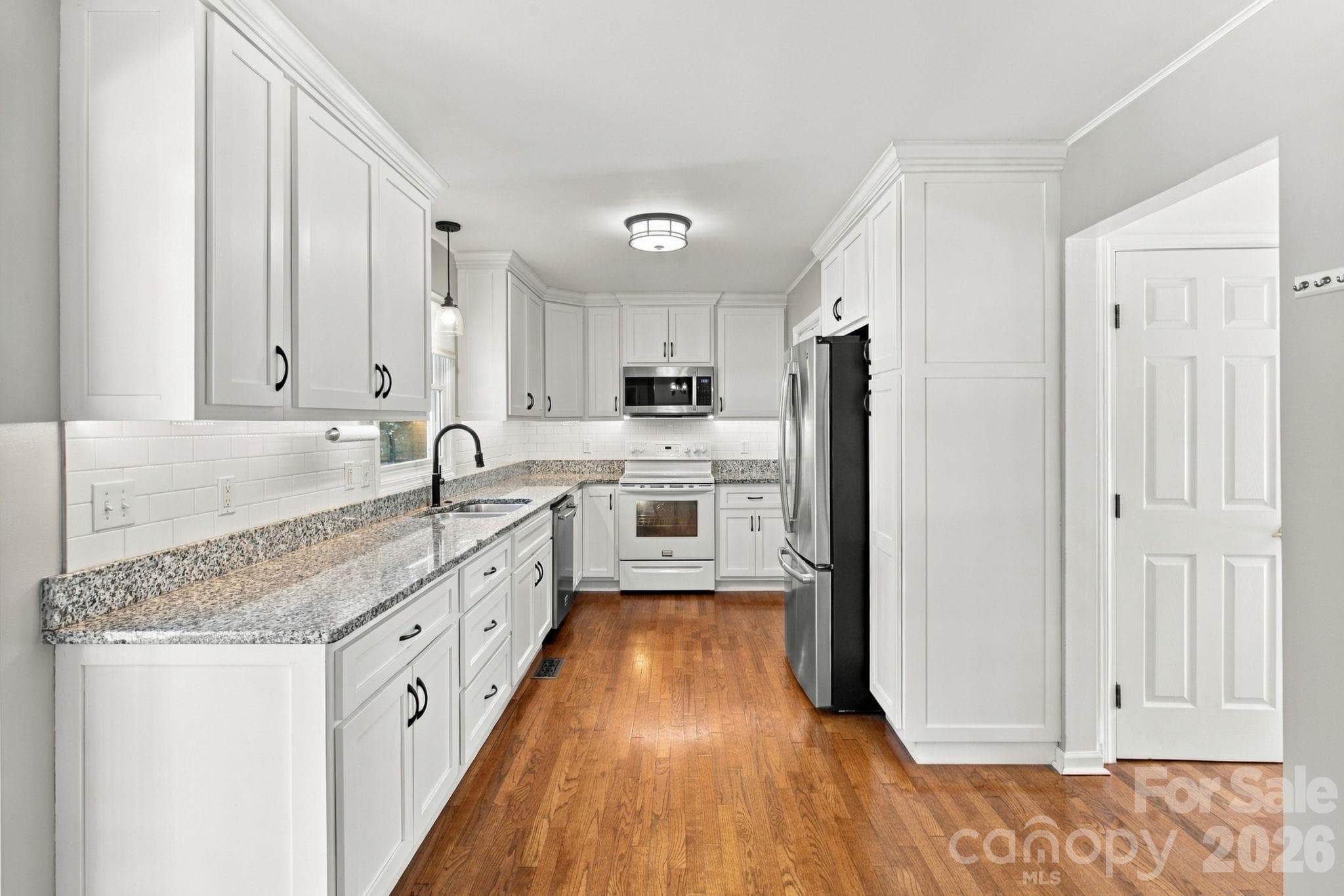 kitchen full view - 1270 Berra Place, Hickory