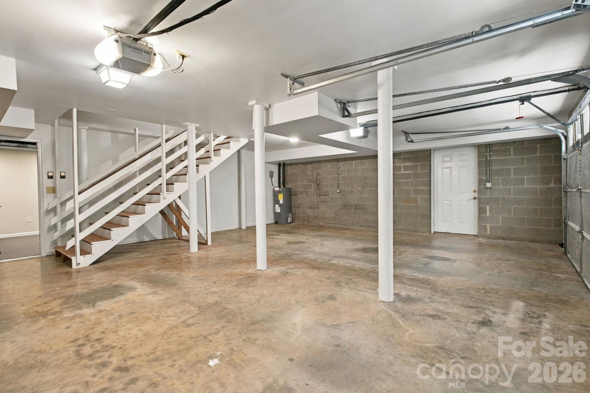garage-alternate view - 1270 Berra Place, Hickory