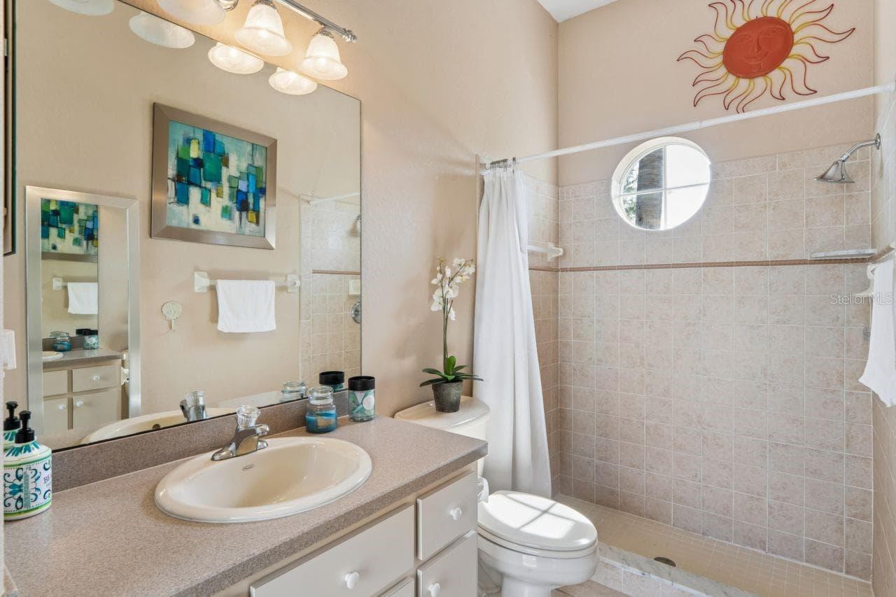 Mother in law Bathroom - 10120 SHORTLEAF CT, WEEKI WACHEE
