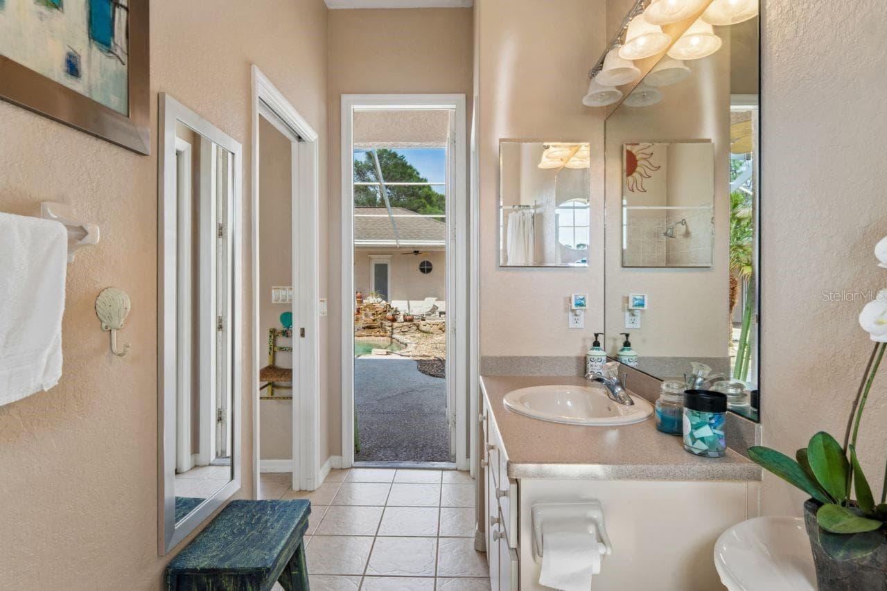 Mother in law Bathroom - 10120 SHORTLEAF CT, WEEKI WACHEE