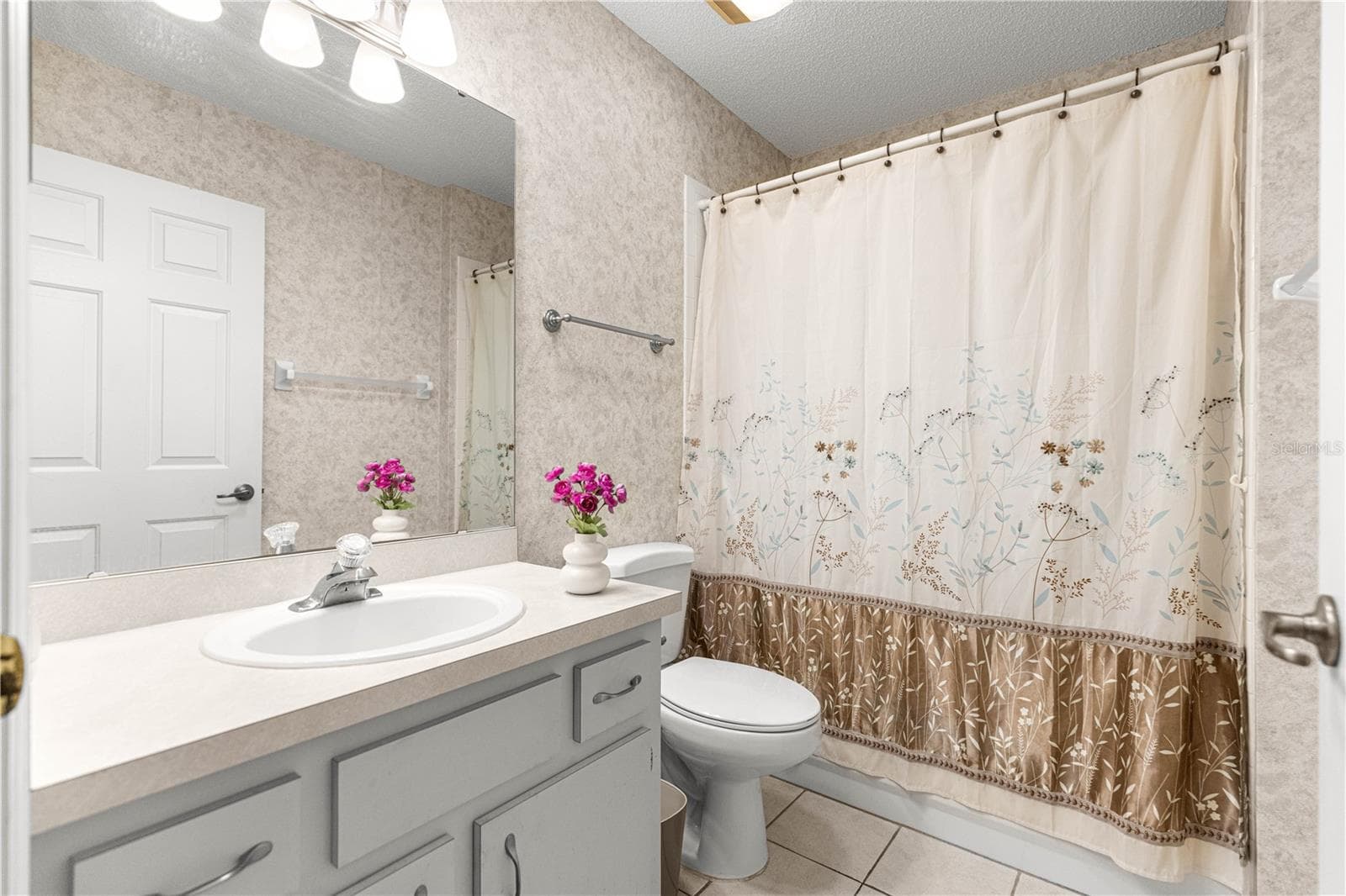 Guest Bathroom - 6164 SW 84 LN, OCALA