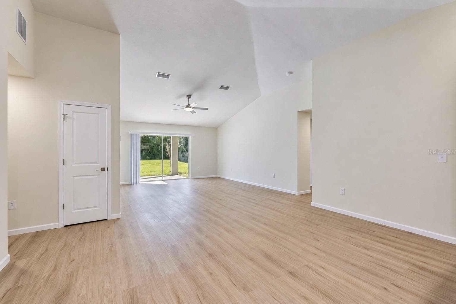 Single Family Residence at 922 S COUNTY ROAD 419, CHULUOTA, photo 3 of 41