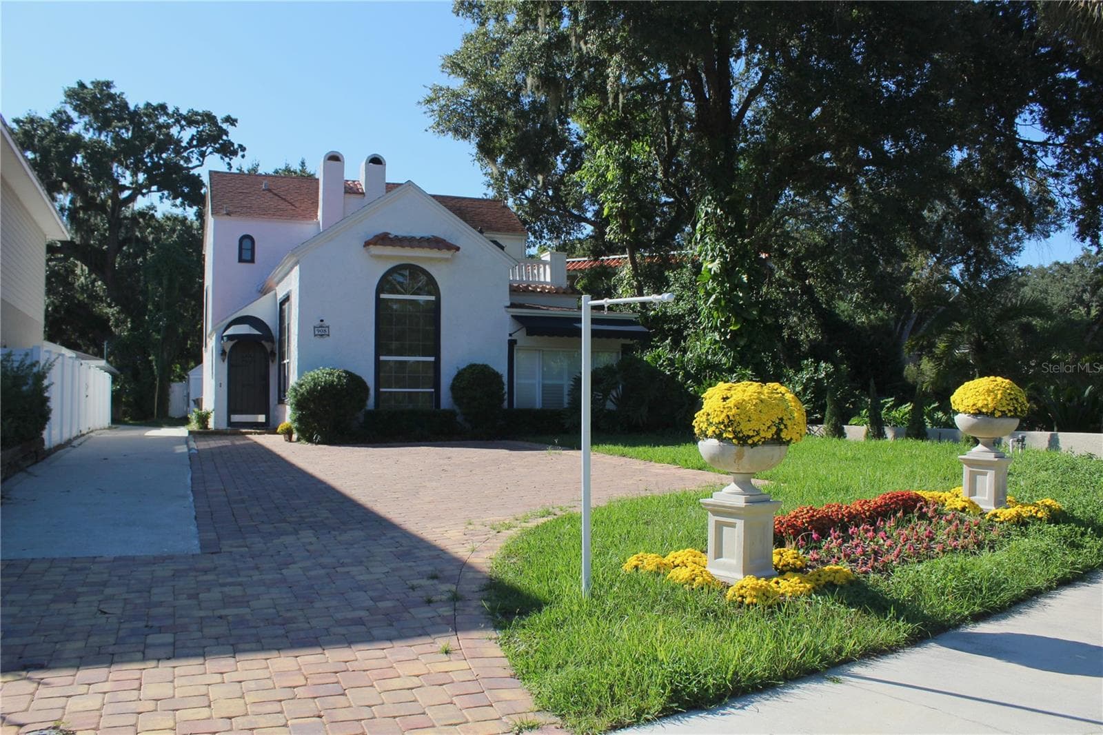 Single Family Residence at 908 S SUMMERLIN AVE, ORLANDO, photo 3 of 60