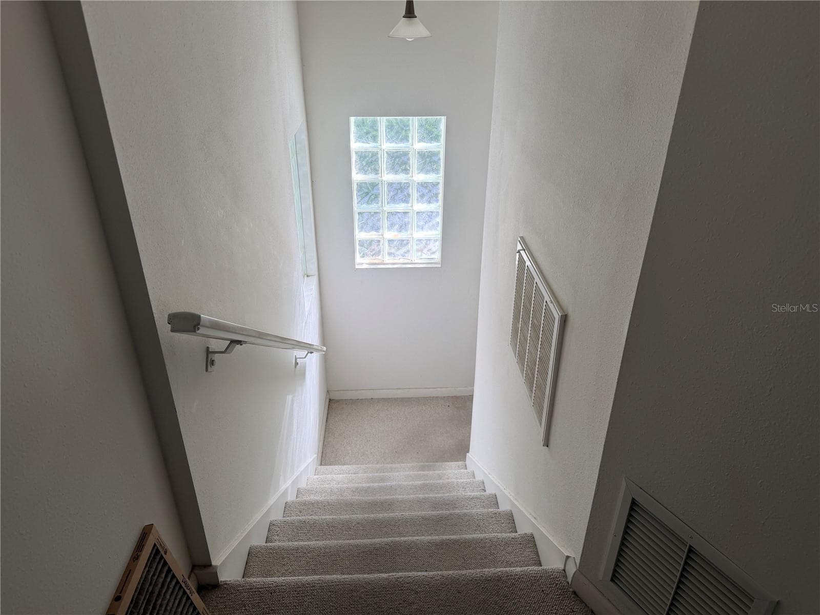 Single Family Residence at 1475 PALMETTO DR, SAFETY HARBOR, photo 6 of 11