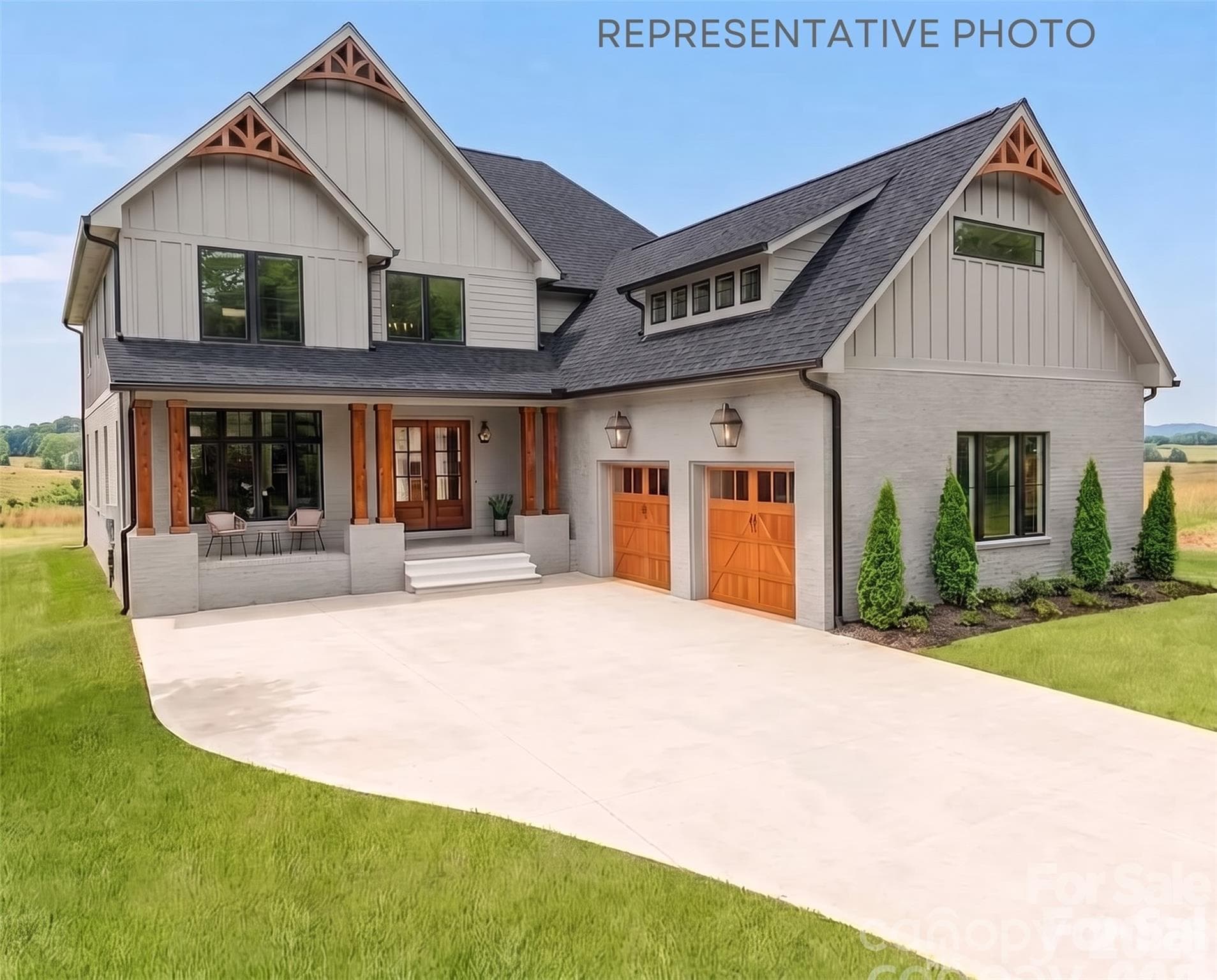 Single Family Residence at 3032 Northampton Drive, Charlotte, photo 2 of 10