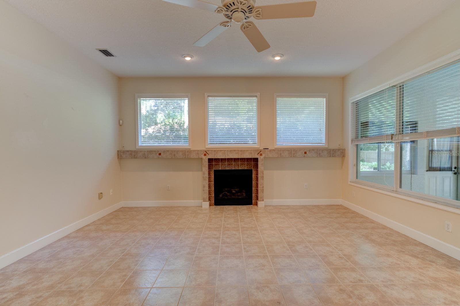 Family Room - 751 CALLE GRANDE ST, ORMOND BEACH