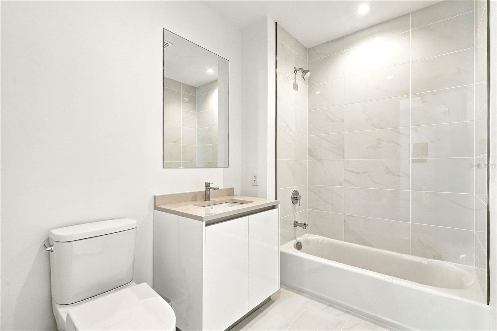 Guest Bathroom - 400 CENTRAL AVE #301, ST PETERSBURG