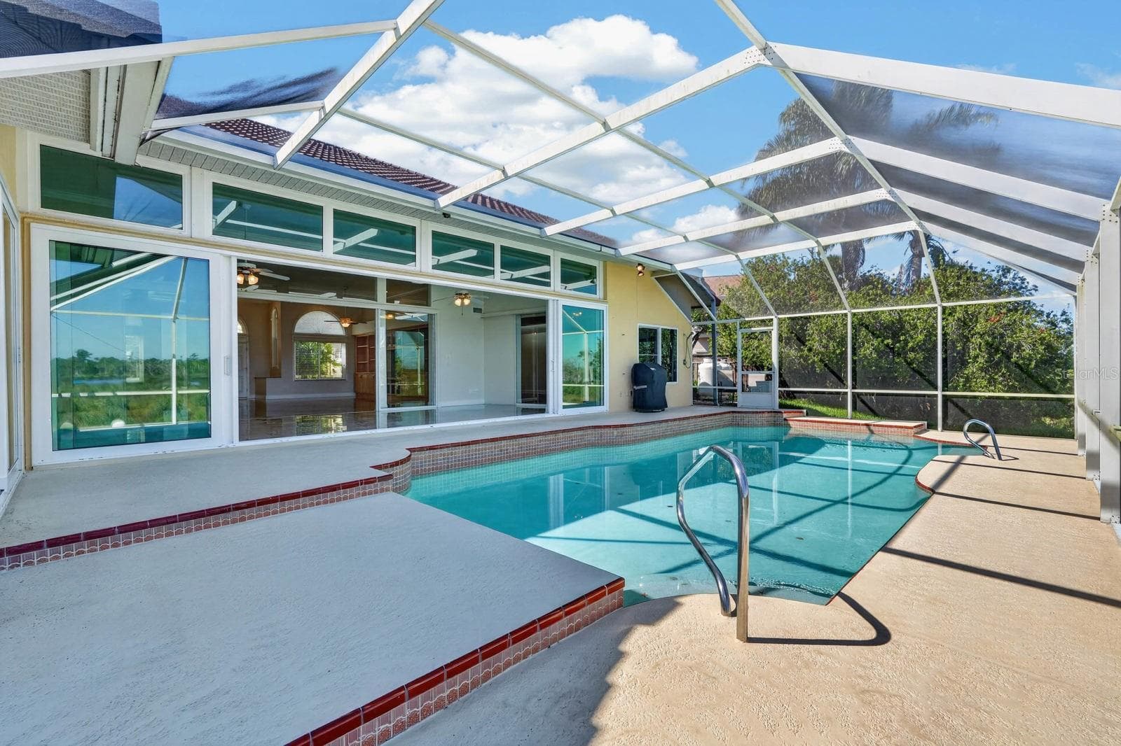 Expansive Screened Pool Retreat - 74 COVINGTON LN, PALM COAST