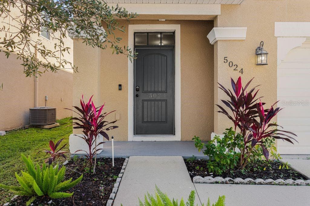 Single Family Residence at 5024 SAN PALERMO DR, BRADENTON, photo 3 of 66