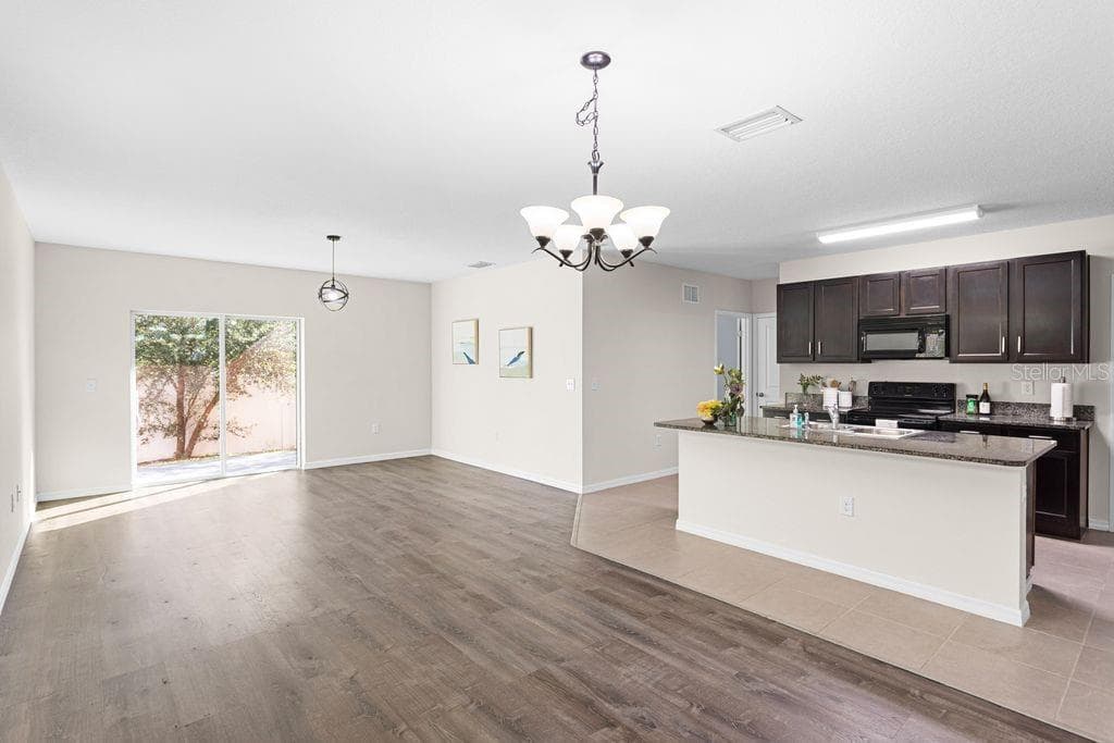 Single Family Residence at 5024 SAN PALERMO DR, BRADENTON, photo 10 of 66