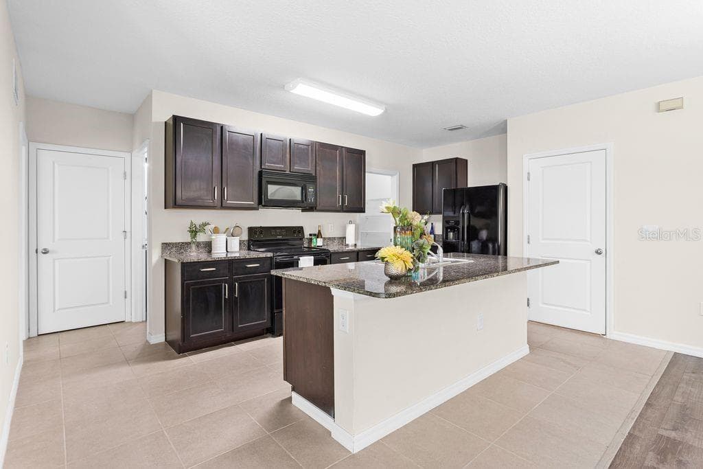 Single Family Residence at 5024 SAN PALERMO DR, BRADENTON, photo 18 of 66
