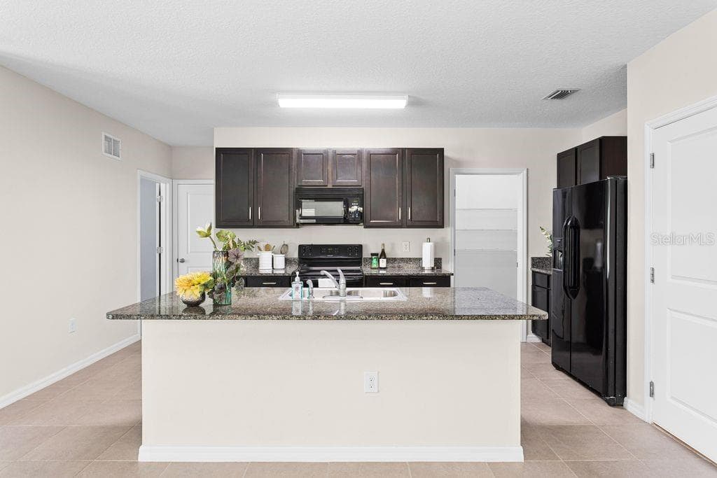 Single Family Residence at 5024 SAN PALERMO DR, BRADENTON, photo 19 of 66