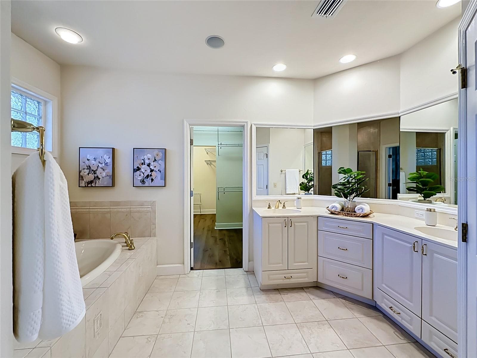 Master bathroom - 3680 SW 86TH ST, GAINESVILLE