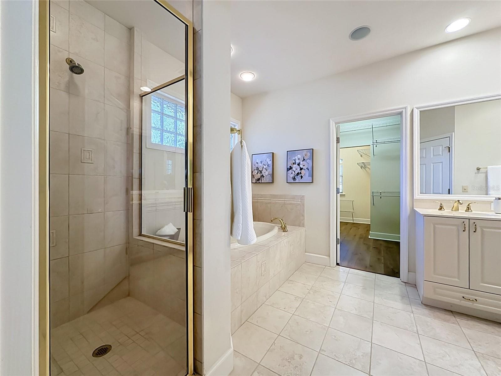 Master bathroom - 3680 SW 86TH ST, GAINESVILLE