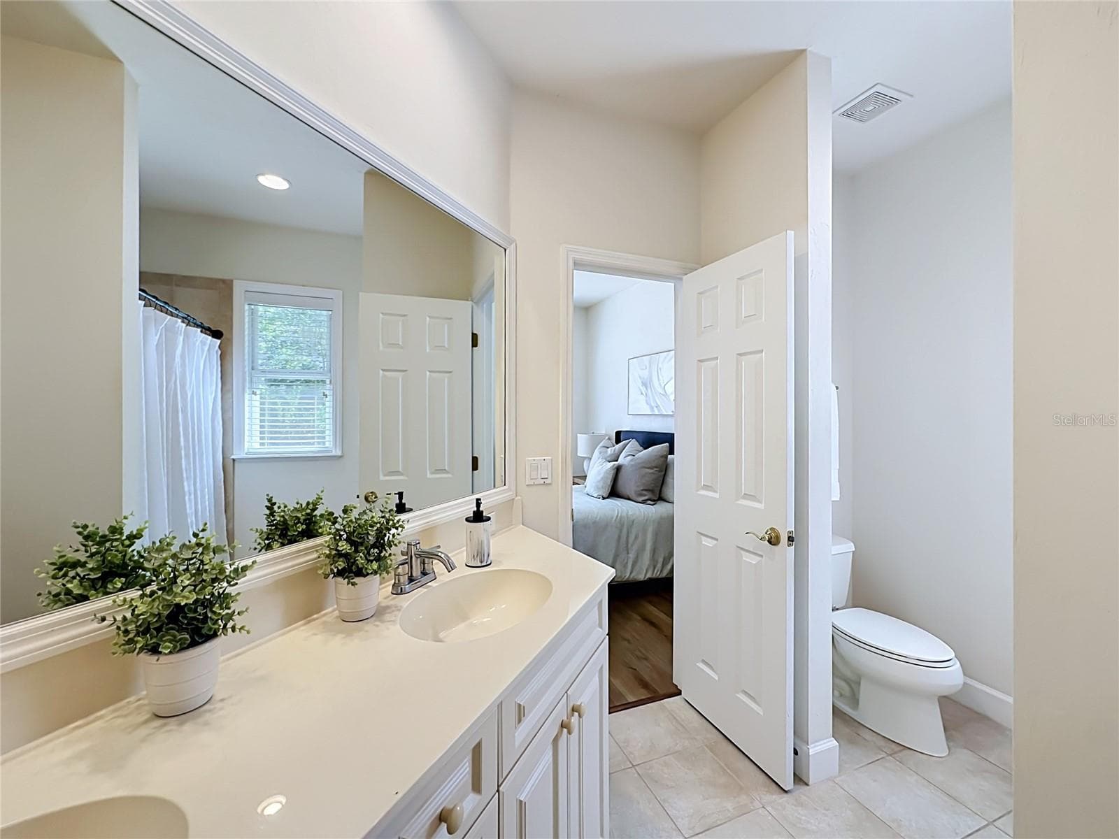 Jack and Jill Bathroom - 3680 SW 86TH ST, GAINESVILLE
