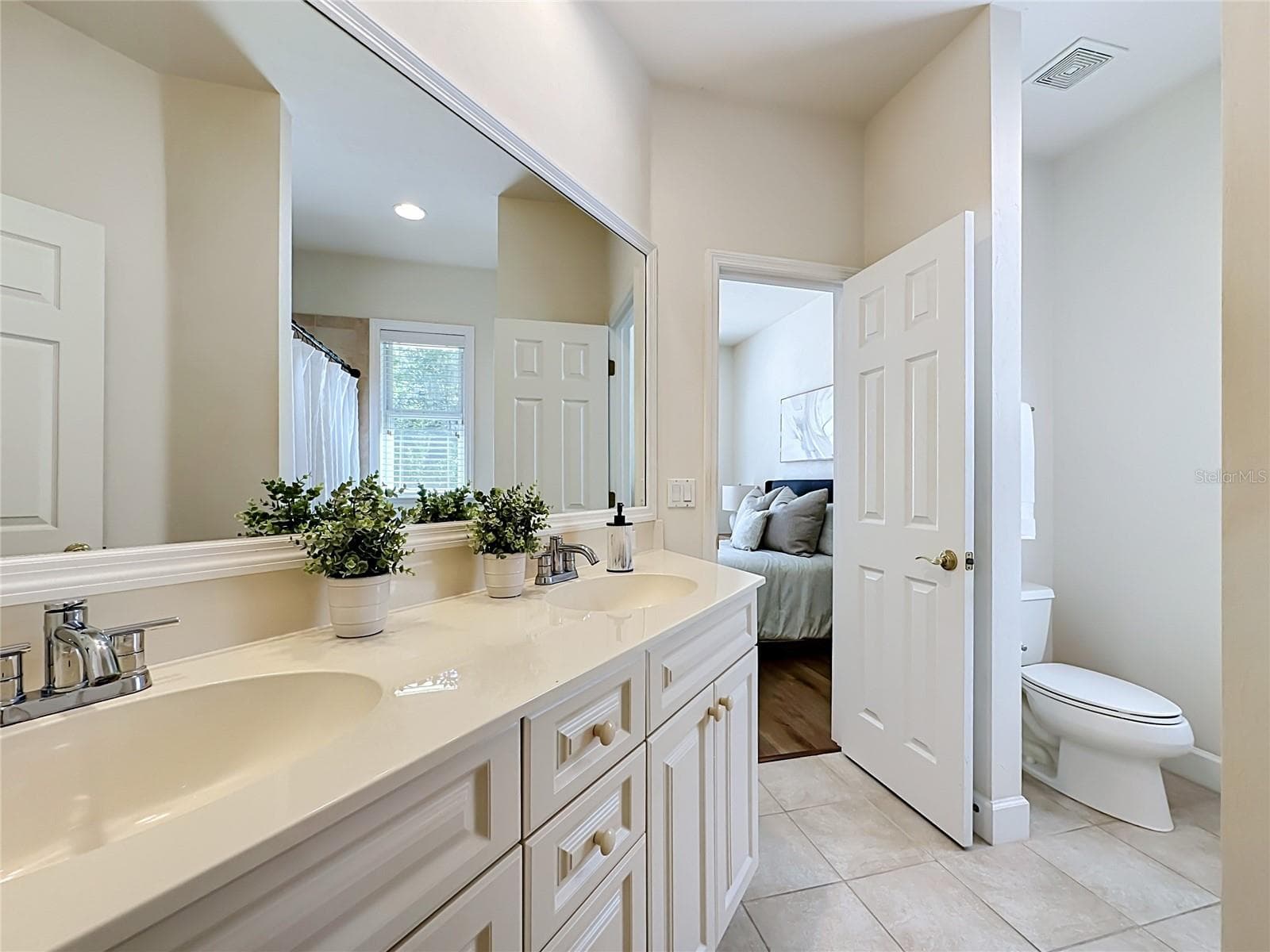 Jack and Jill Bathroom - 3680 SW 86TH ST, GAINESVILLE