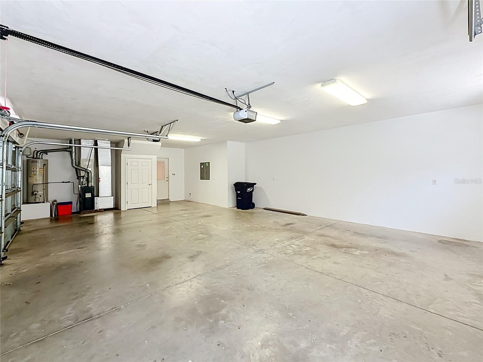 3 car garage - 3680 SW 86TH ST, GAINESVILLE