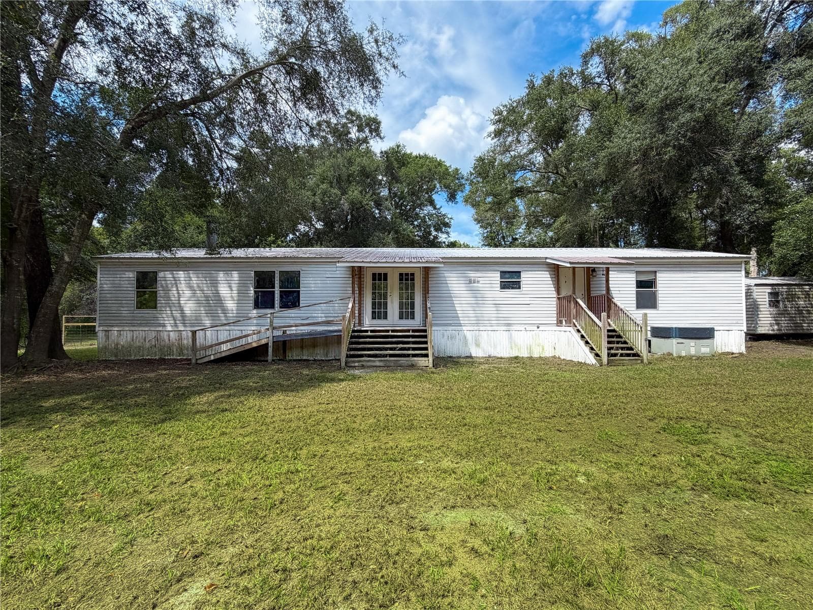 Manufactured Home at 19413 SW STATE ROAD 47, FORT WHITE, photo 9 of 25
