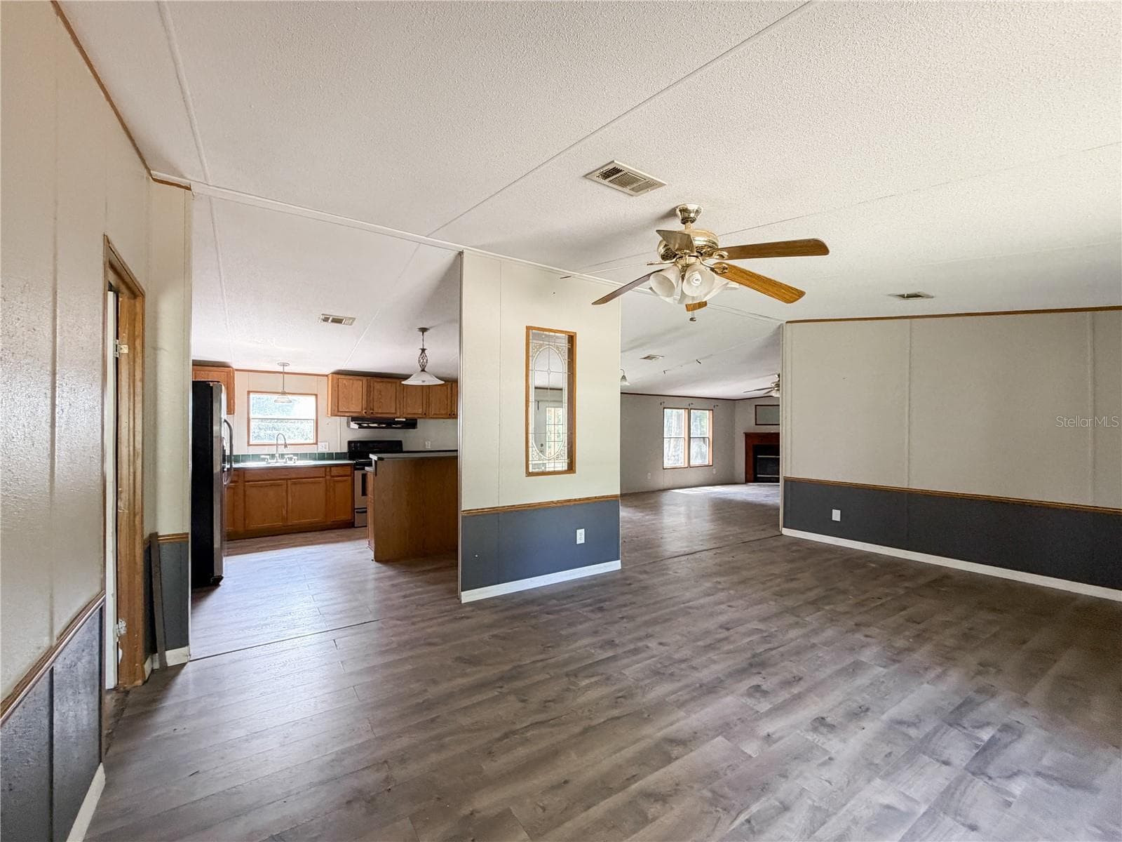Manufactured Home at 19413 SW STATE ROAD 47, FORT WHITE, photo 12 of 25