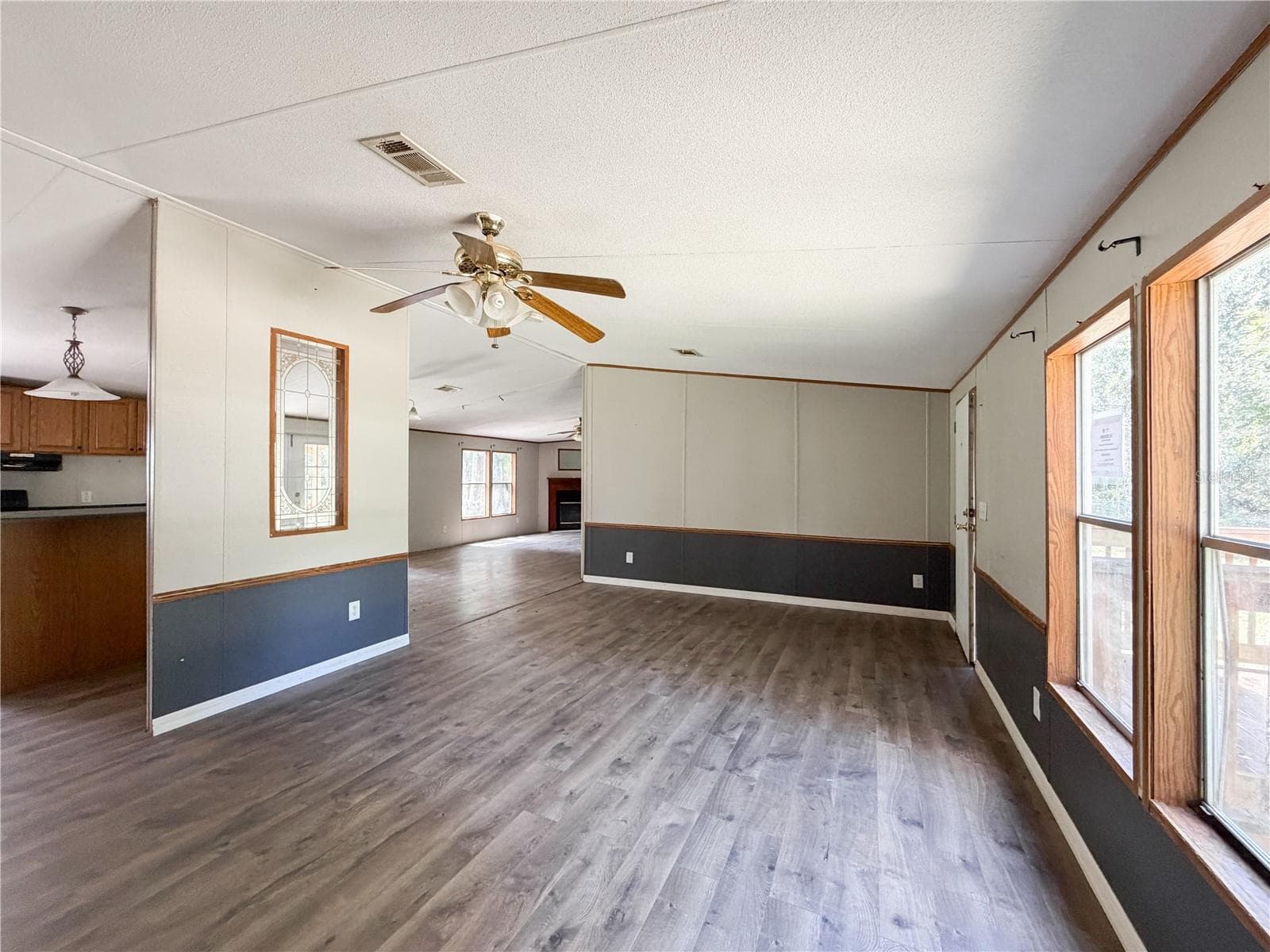 Manufactured Home at 19413 SW STATE ROAD 47, FORT WHITE, photo 13 of 25