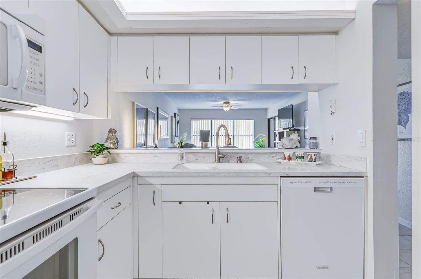 peekaboo to living area - 406 BOUCHELLE DR #103, NEW SMYRNA BEACH