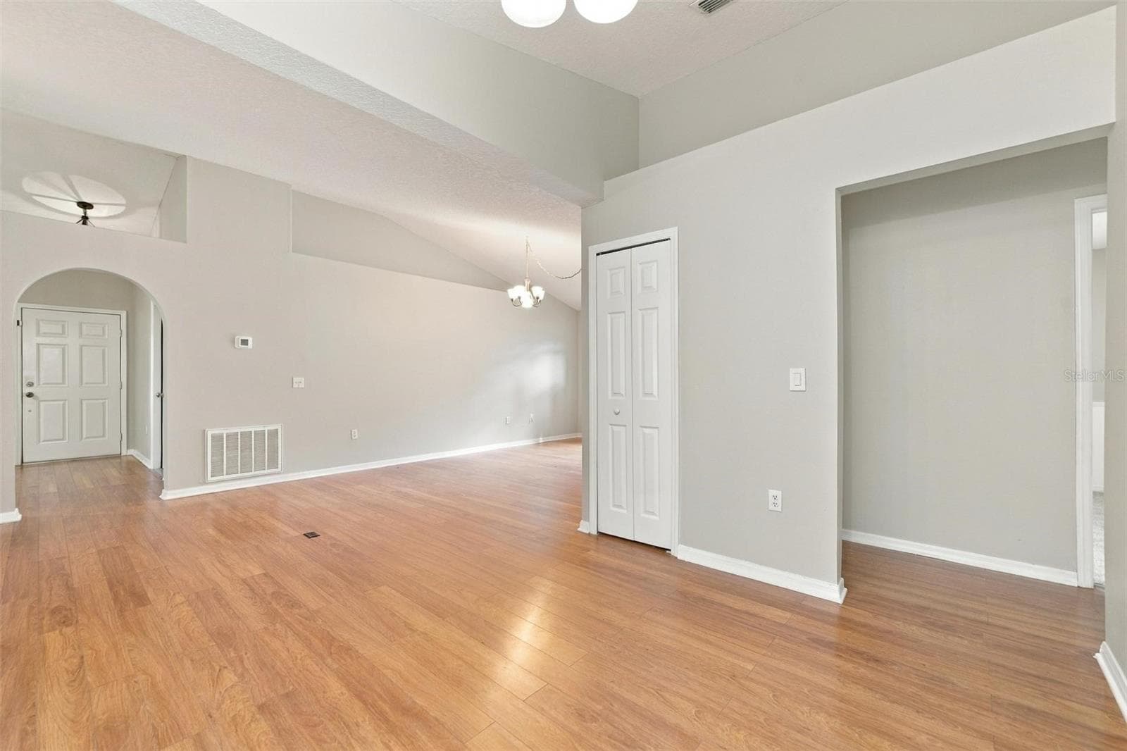 Single Family Residence at 1206 STONEWATER CIR, OCOEE, photo 14 of 40