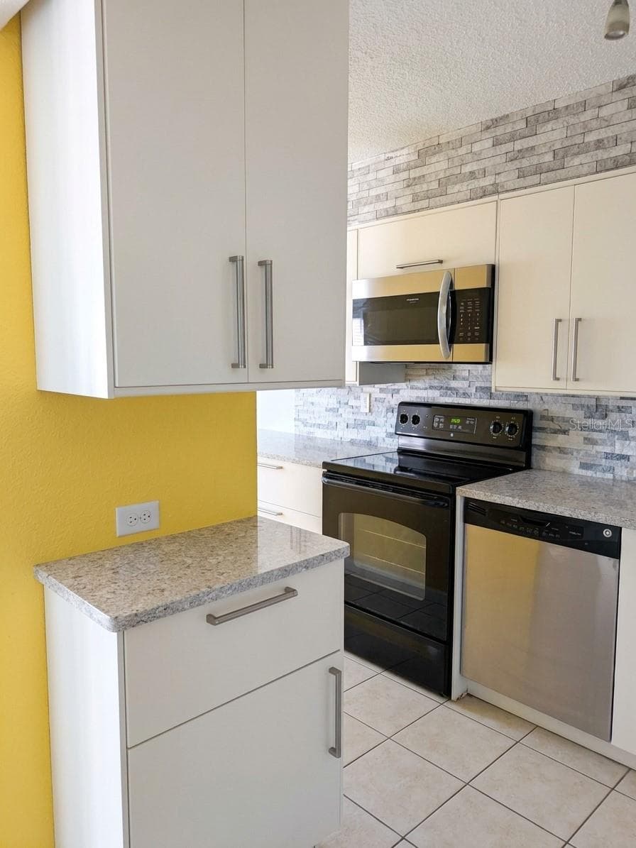 NEW APPLIANCES - 4985 COBIA DR SE #B, ST PETERSBURG