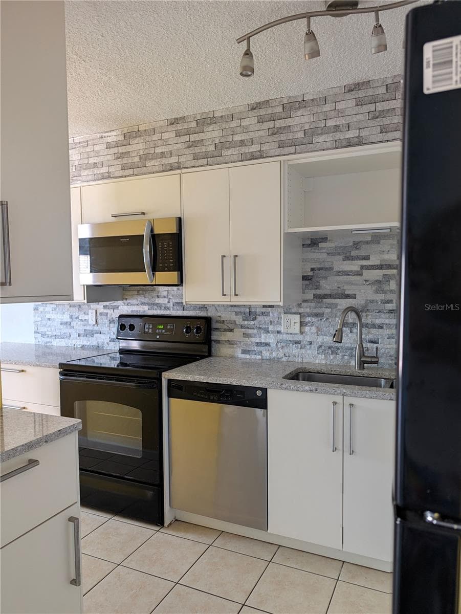 Condominium at 4985 COBIA DR SE #B, ST PETERSBURG, photo 9 of 28