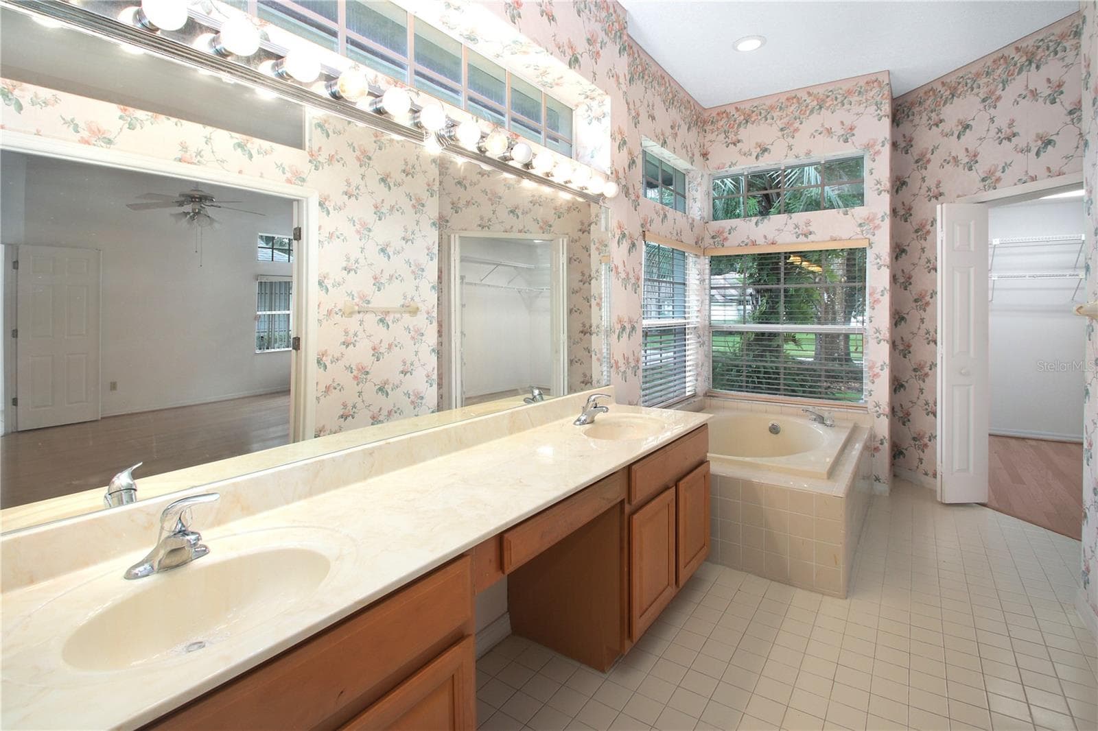 Single Family Residence at 3924 LAKE MIRAGE BLVD, ORLANDO, photo 8 of 36