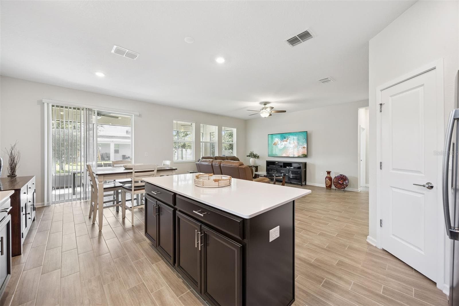 Kitchen Island & Pantry with Sweeping Views - 5309 AMERSHAM LN, ST CLOUD