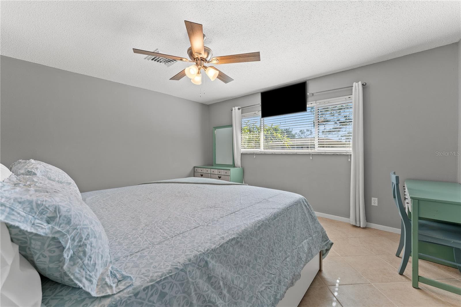 Single Family Residence at 424 CARMEL RD, VENICE, photo 12 of 35