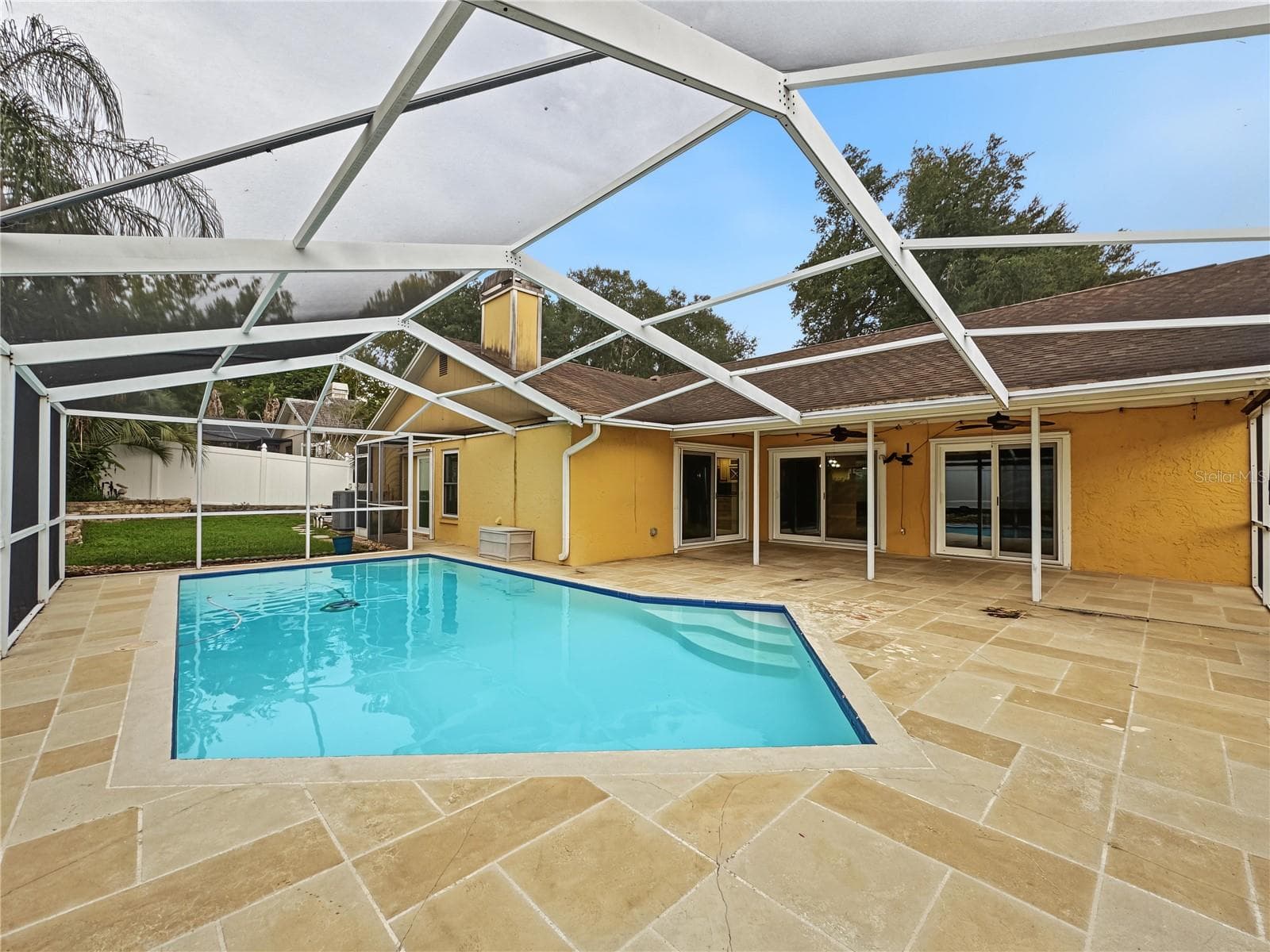 Single Family Residence at 2510 BRIMHOLLOW DR, VALRICO, photo 2 of 25