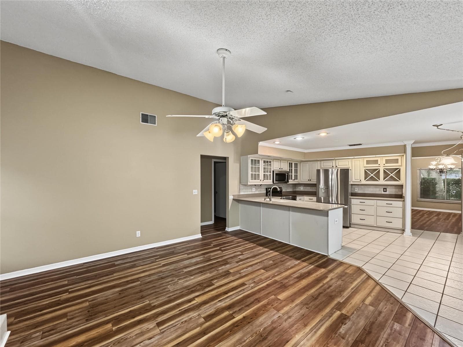 Single Family Residence at 2510 BRIMHOLLOW DR, VALRICO, photo 6 of 25