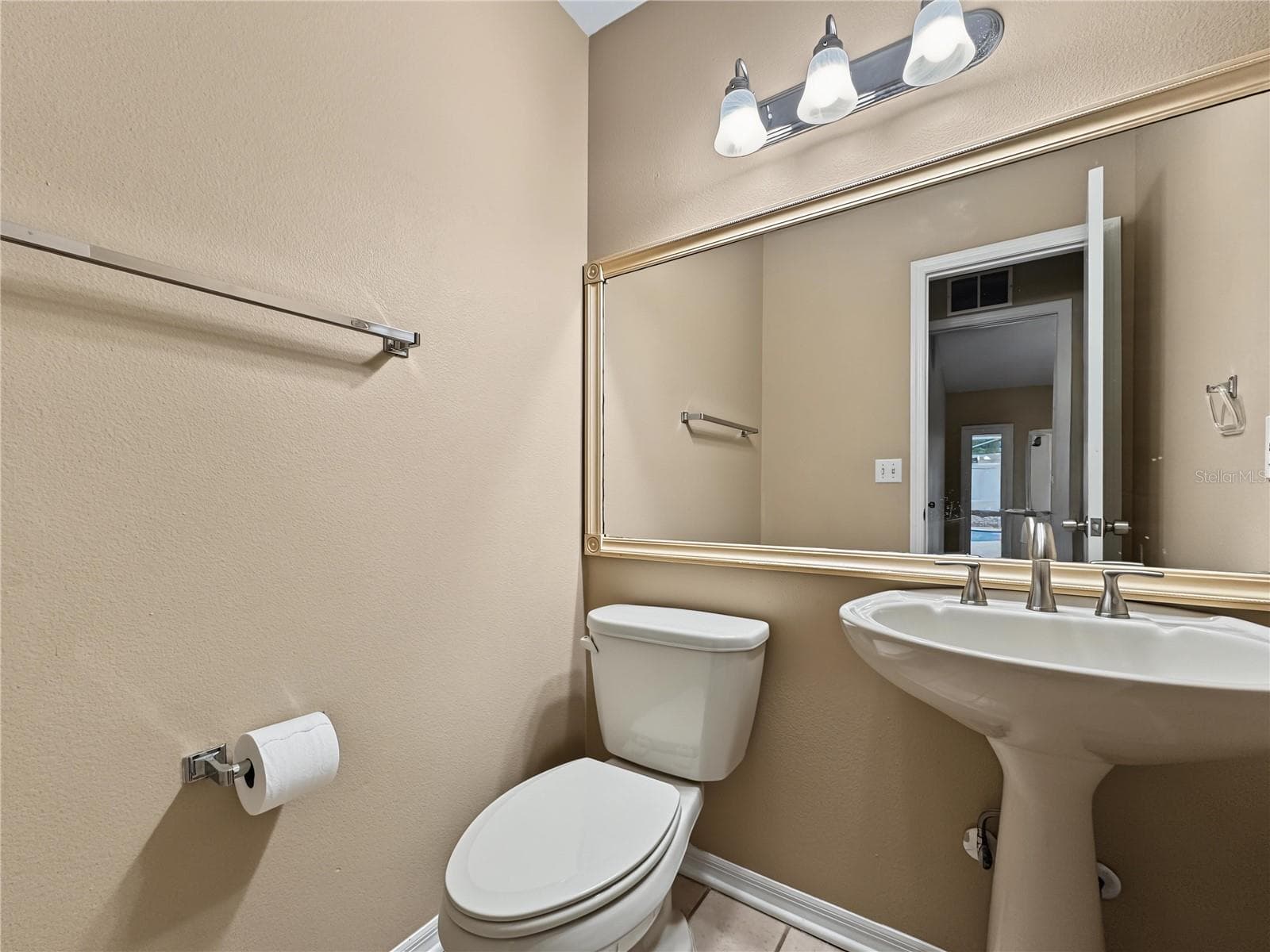 Single Family Residence at 2510 BRIMHOLLOW DR, VALRICO, photo 12 of 25