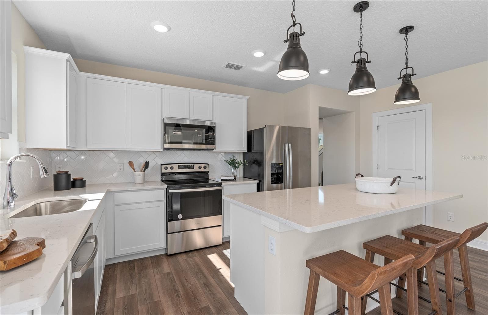 Model Home Design Only. Pictures and furnishings are for illustrative purposes only. Elevations, colors and options may vary. Furniture is for model home staging only. - 2628 CLEAR NIGHT AVENUE, KISSIMMEE