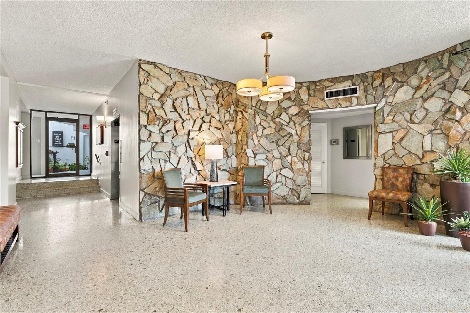 Lobby - 700 BEACH DR NE #803, ST PETERSBURG