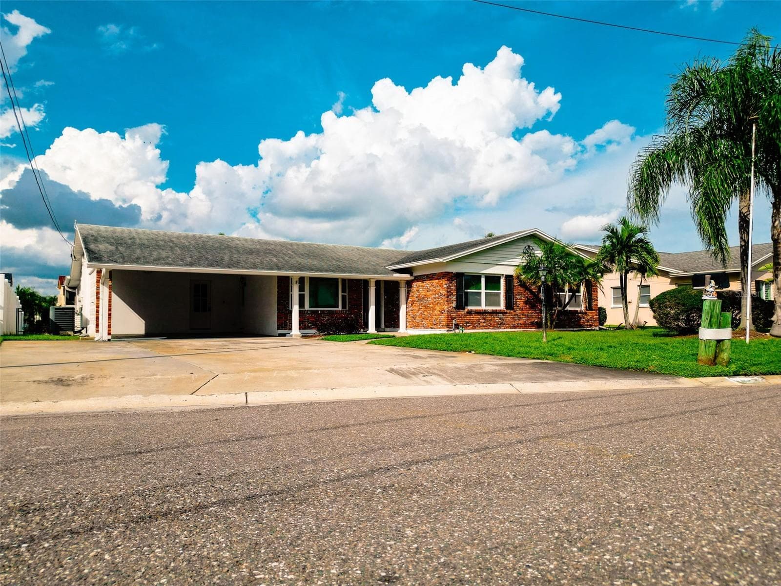 8723 HICKORYWOOD LN