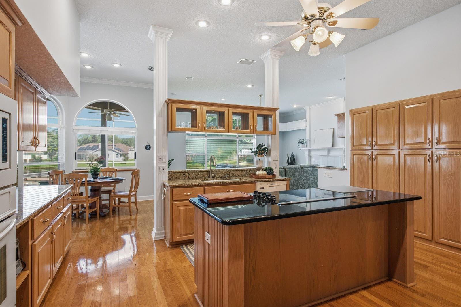 Large Kitchen - 3763 EXECUTIVE DR, PALM HARBOR