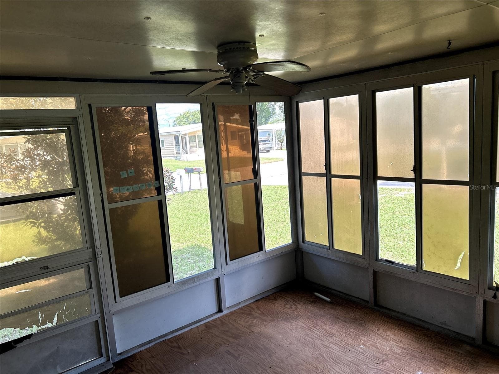 Screened porch with sliding doors into living area. - 14506 DEHAVEN AVE, BROOKSVILLE