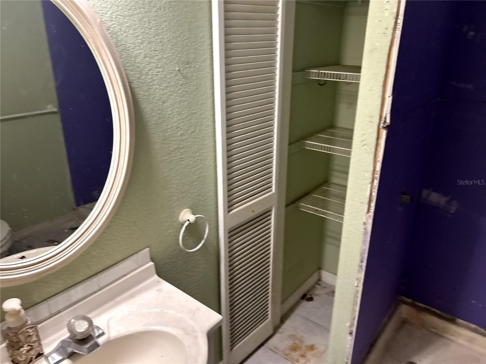 full bathroom with single vanity, linen closet, walk-in shower and toilet. - 14506 DEHAVEN AVE, BROOKSVILLE