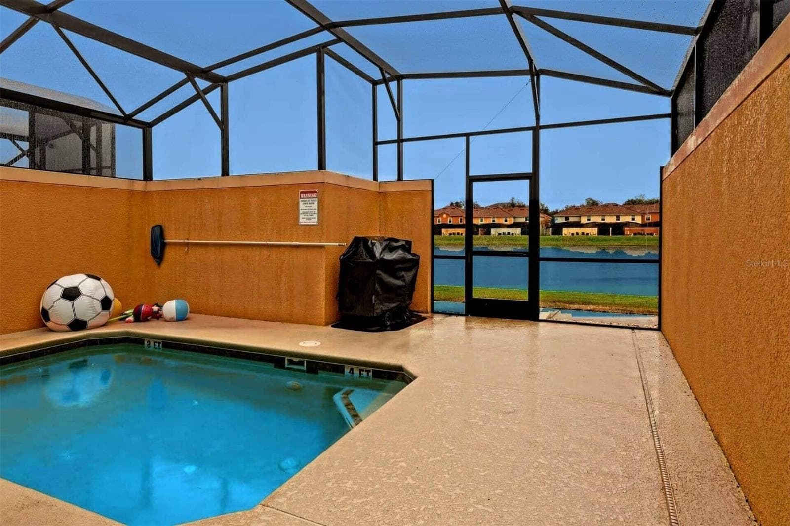 3037 BEACH PALM AVE