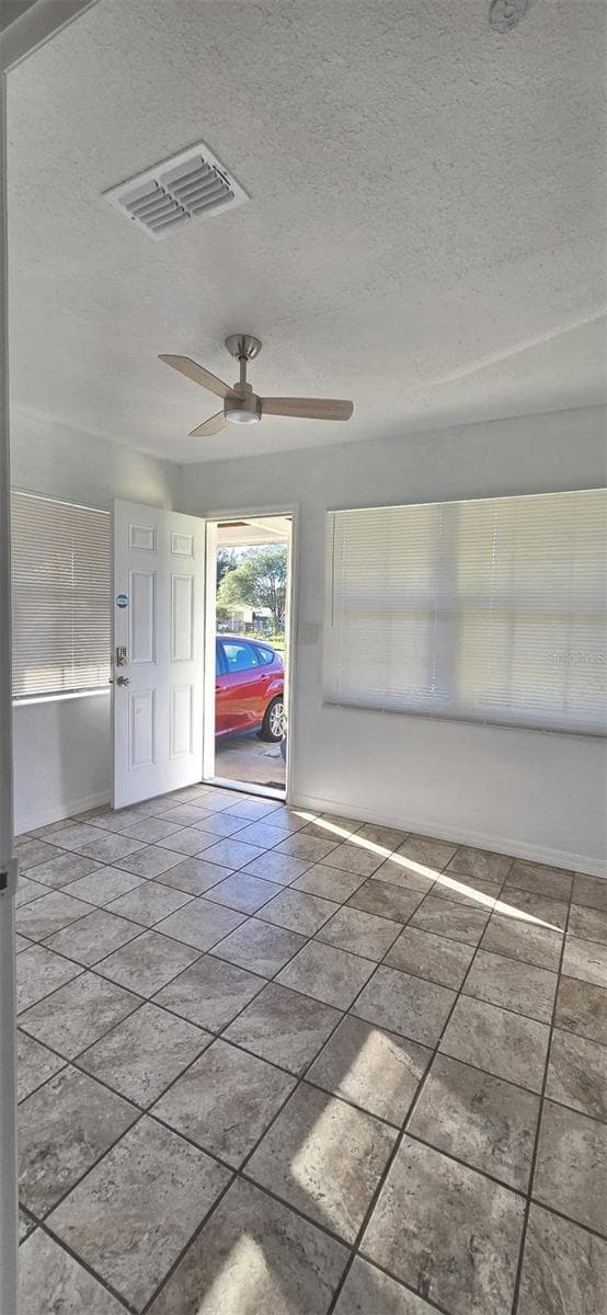 entry room/flex room - 703 AVENUE L SE, WINTER HAVEN