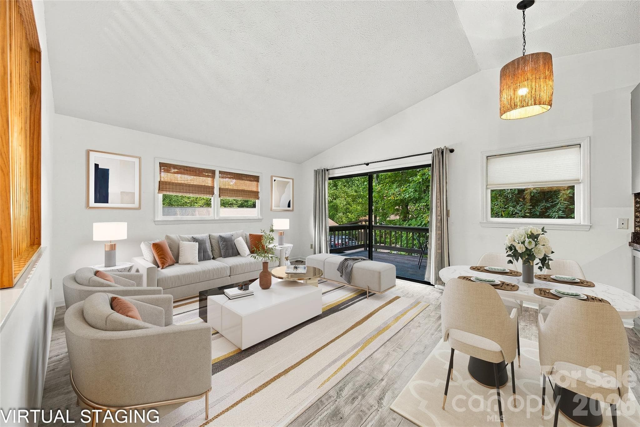 Spacious open living with deck - 117 View De Lake Drive, Etowah